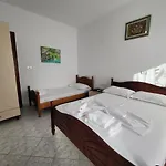 게스트하우스 Shpetim 3*